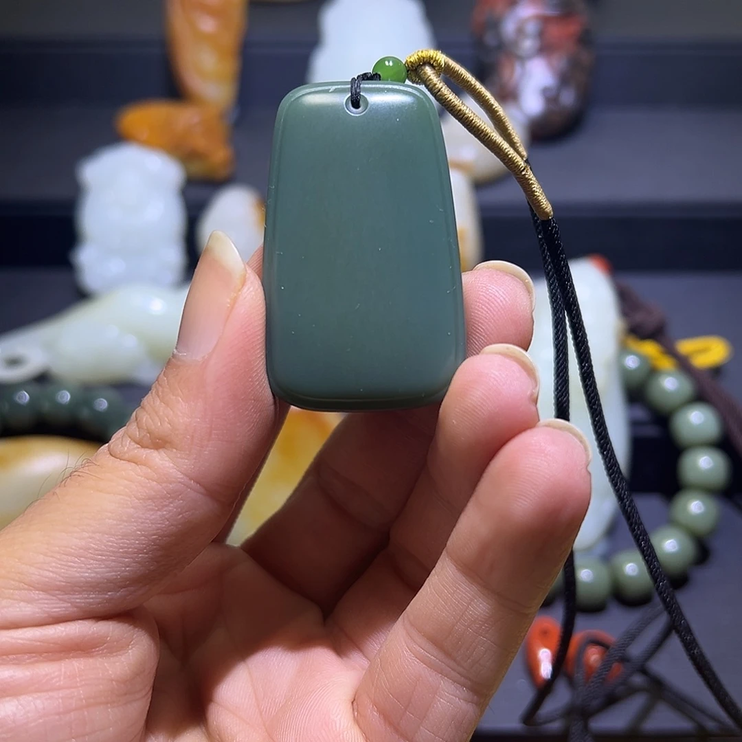 和田玉未镶嵌吊坠(赠链)