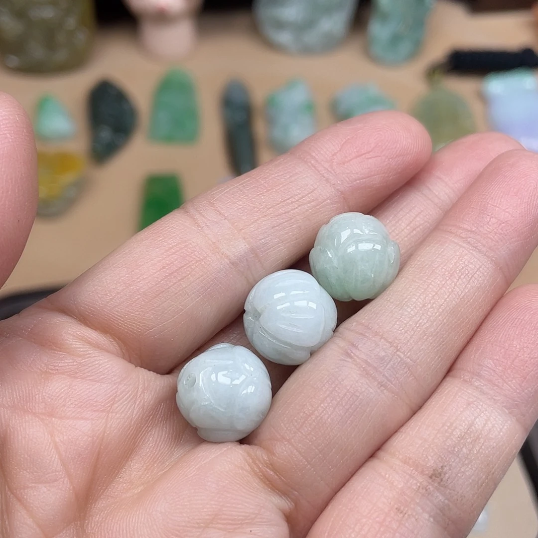 翡翠未镶嵌颈饰莲花珠