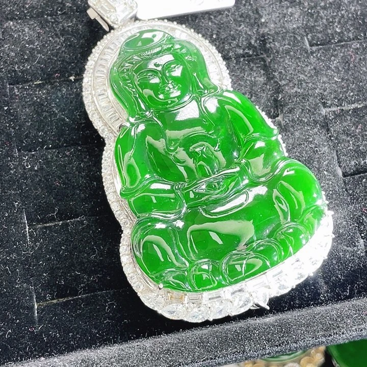 翡翠未镶嵌颈饰05