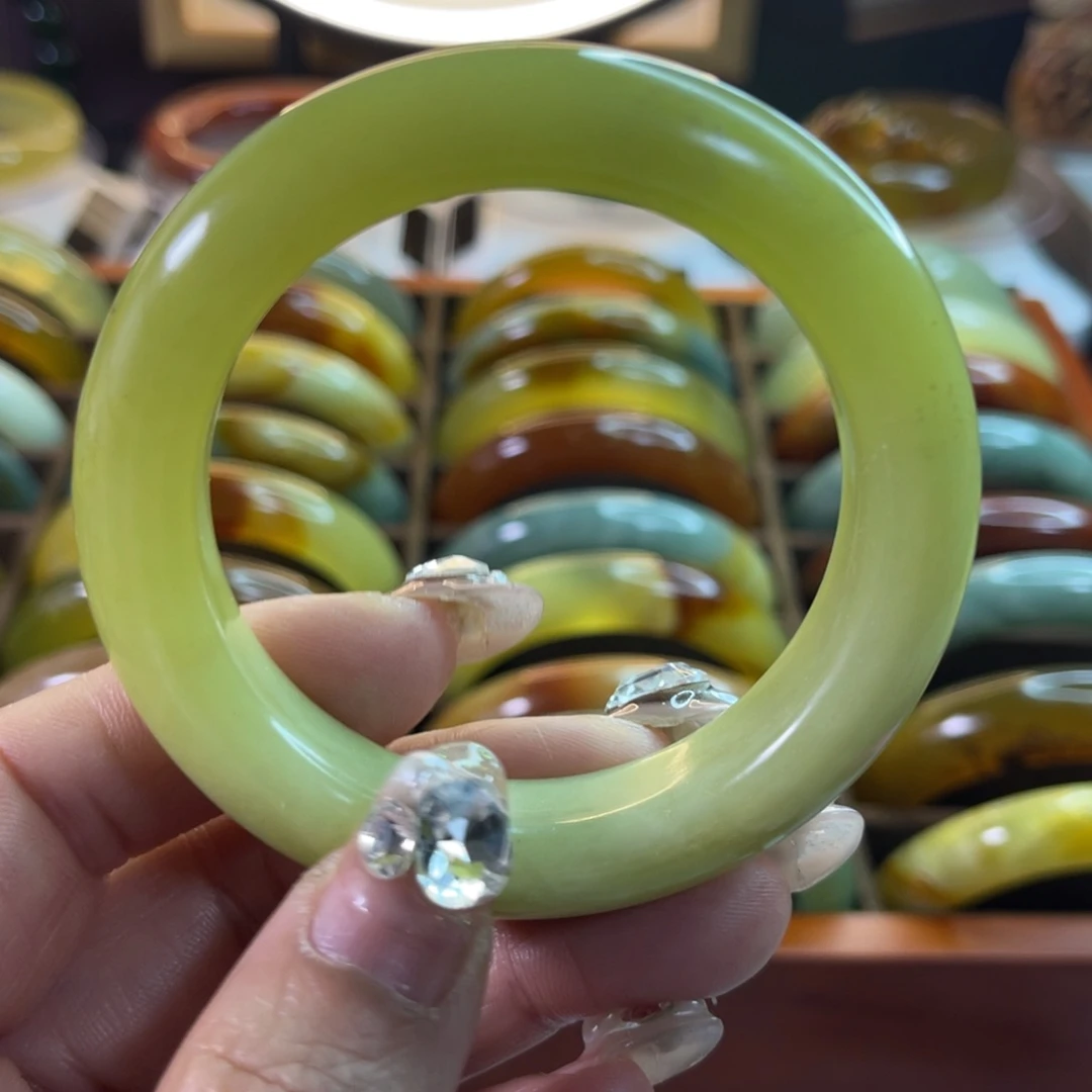 蛇纹石玉手镯未镶嵌