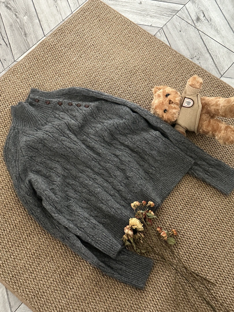 三股灰调麻花毛衣