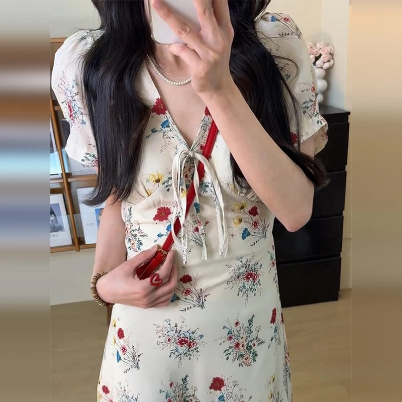 法式气质V领设计感碎花连衣裙子女夏2025新款小个子短袖收腰长裙