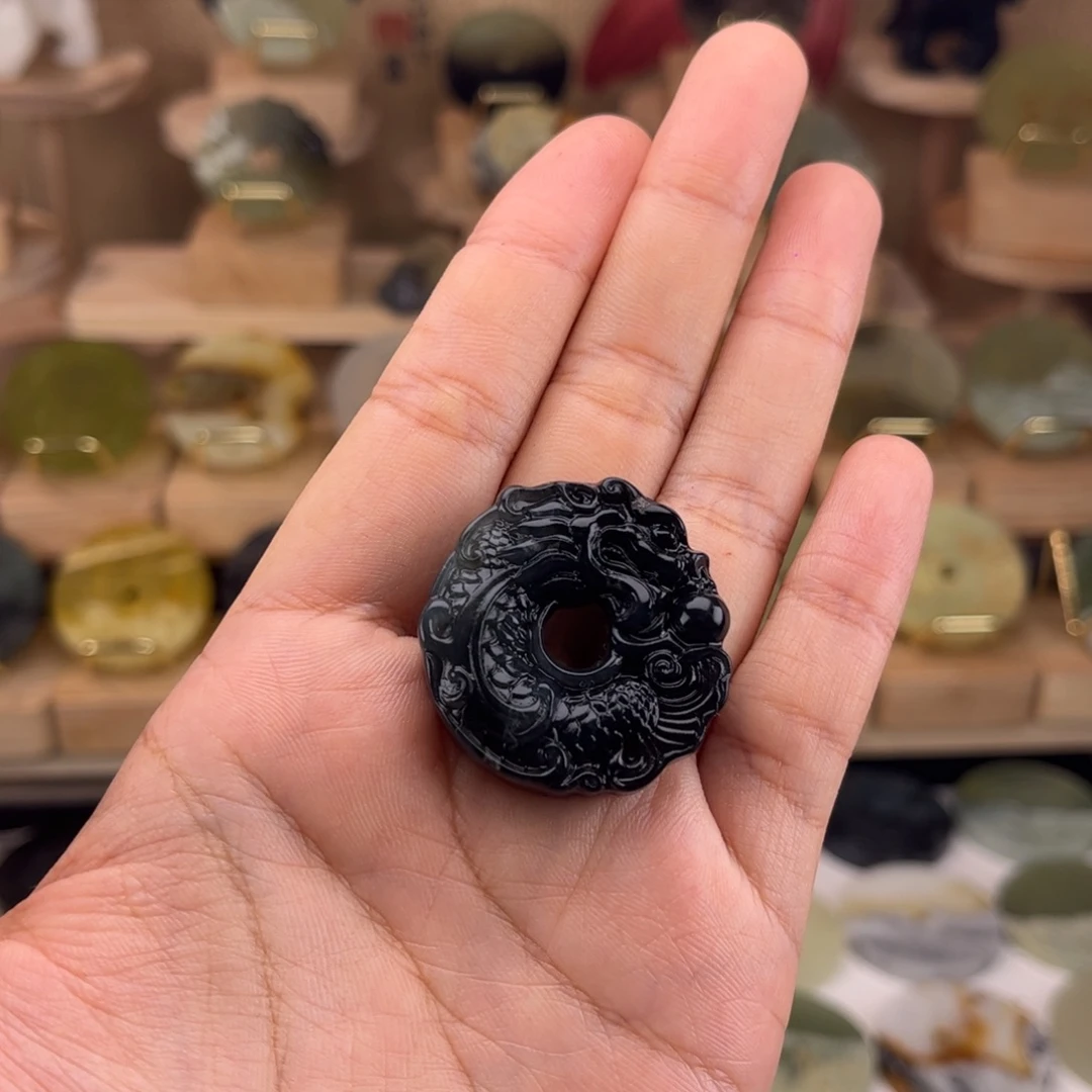 闲***人合金蛇纹石玉颈饰