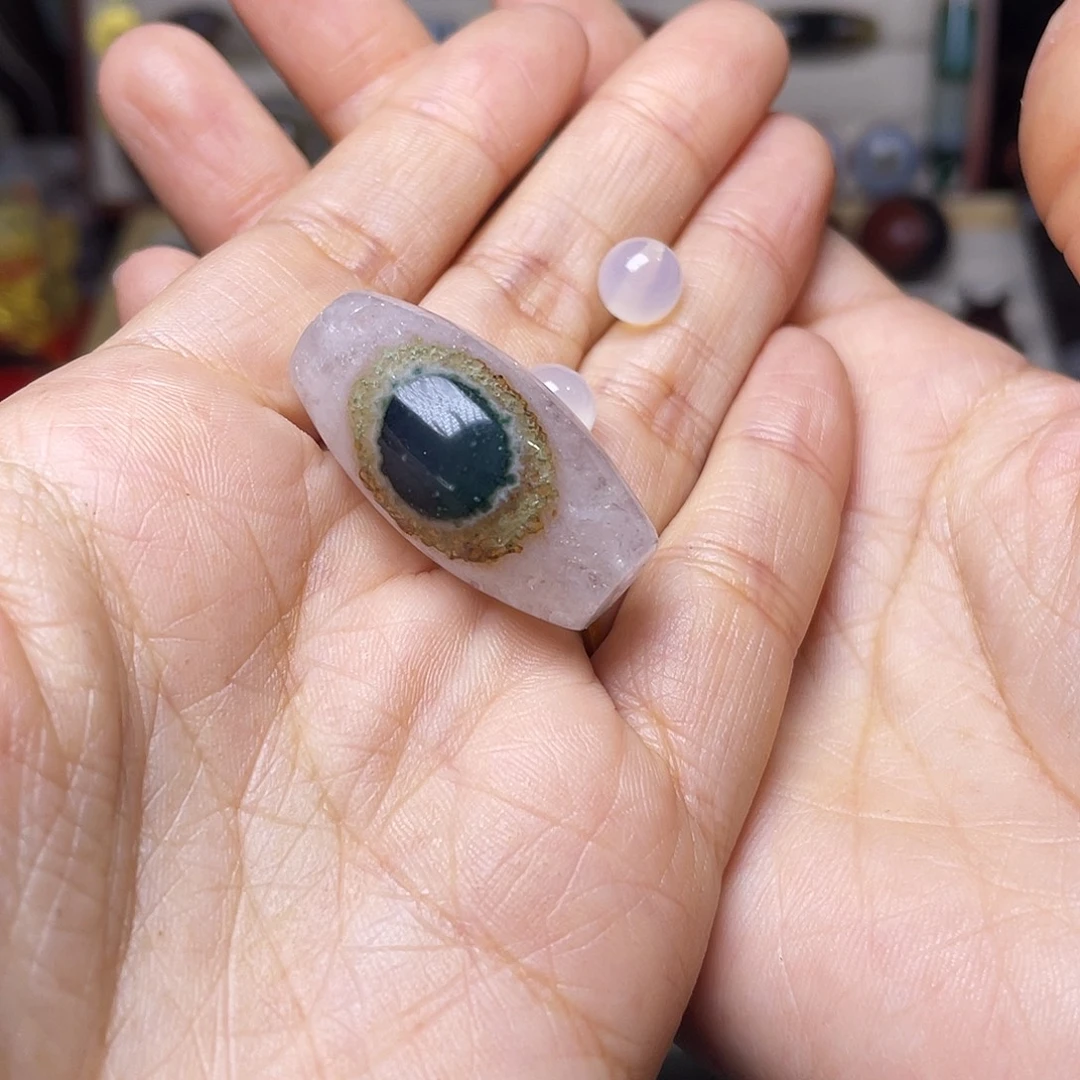 R****玛瑙/玉髓未镶嵌珠宝奇石