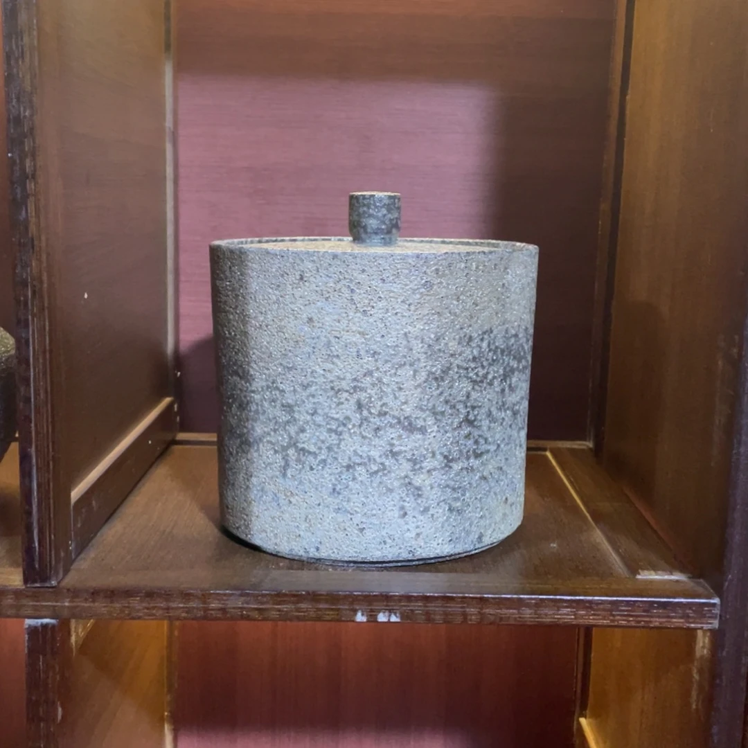 一***虎荥经黑砂微瑕疵茶叶罐