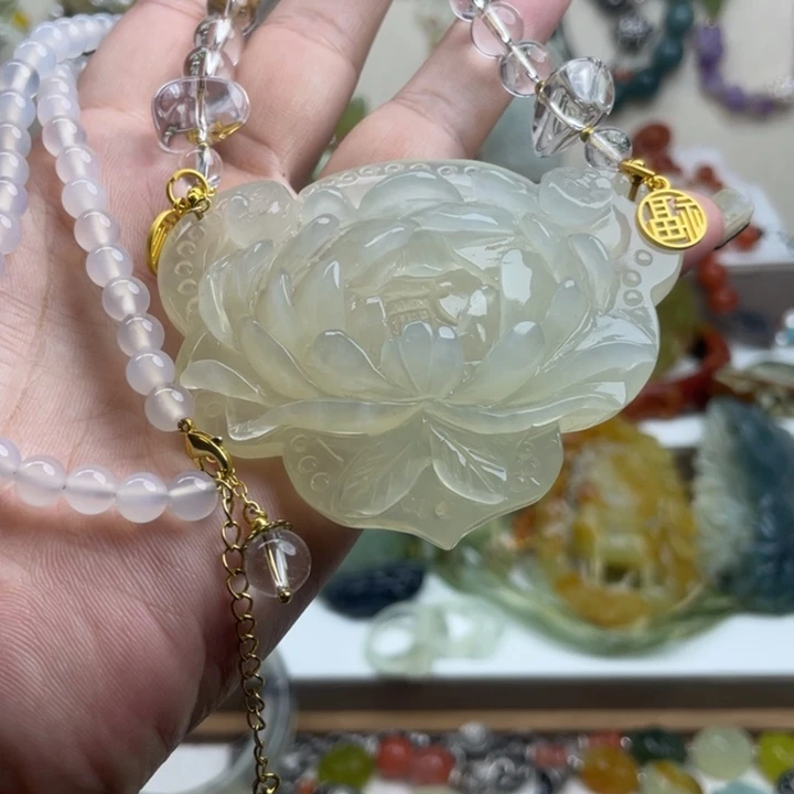 蛇纹石玉未镶嵌吊坠