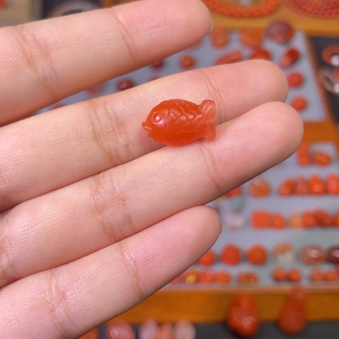 未镶嵌小鱼通孔南红玛瑙