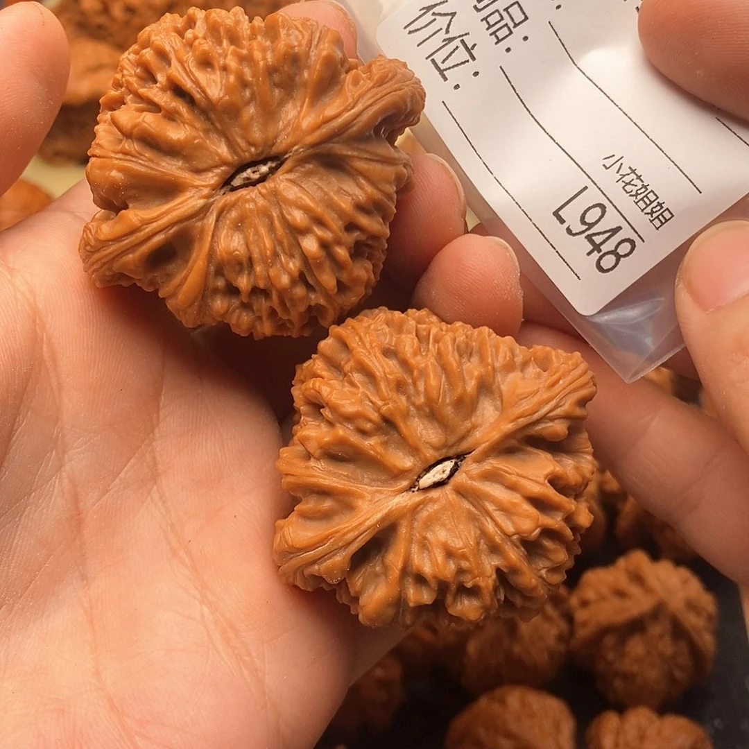 独***龙把件文玩核桃南疆石