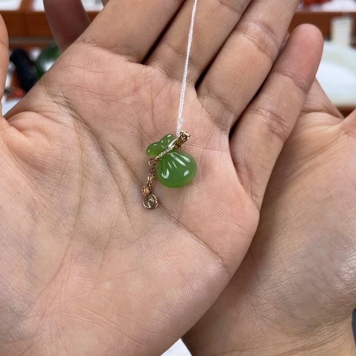 和田玉18K金镶嵌颈饰叮*