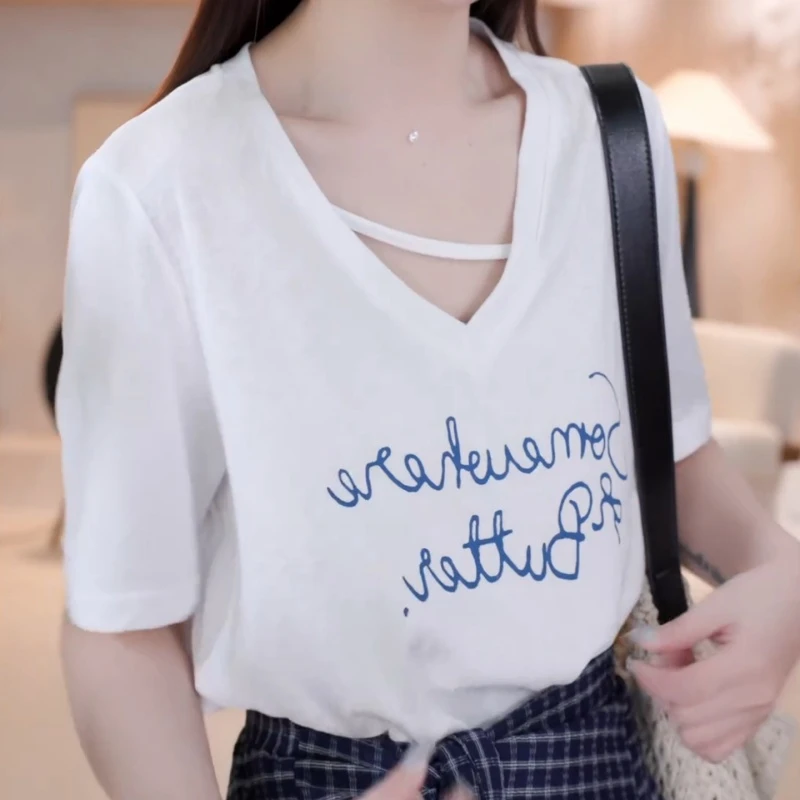 2025新款时尚百搭气质小众宽松V领慵懒风字母短袖T恤女LK2503050