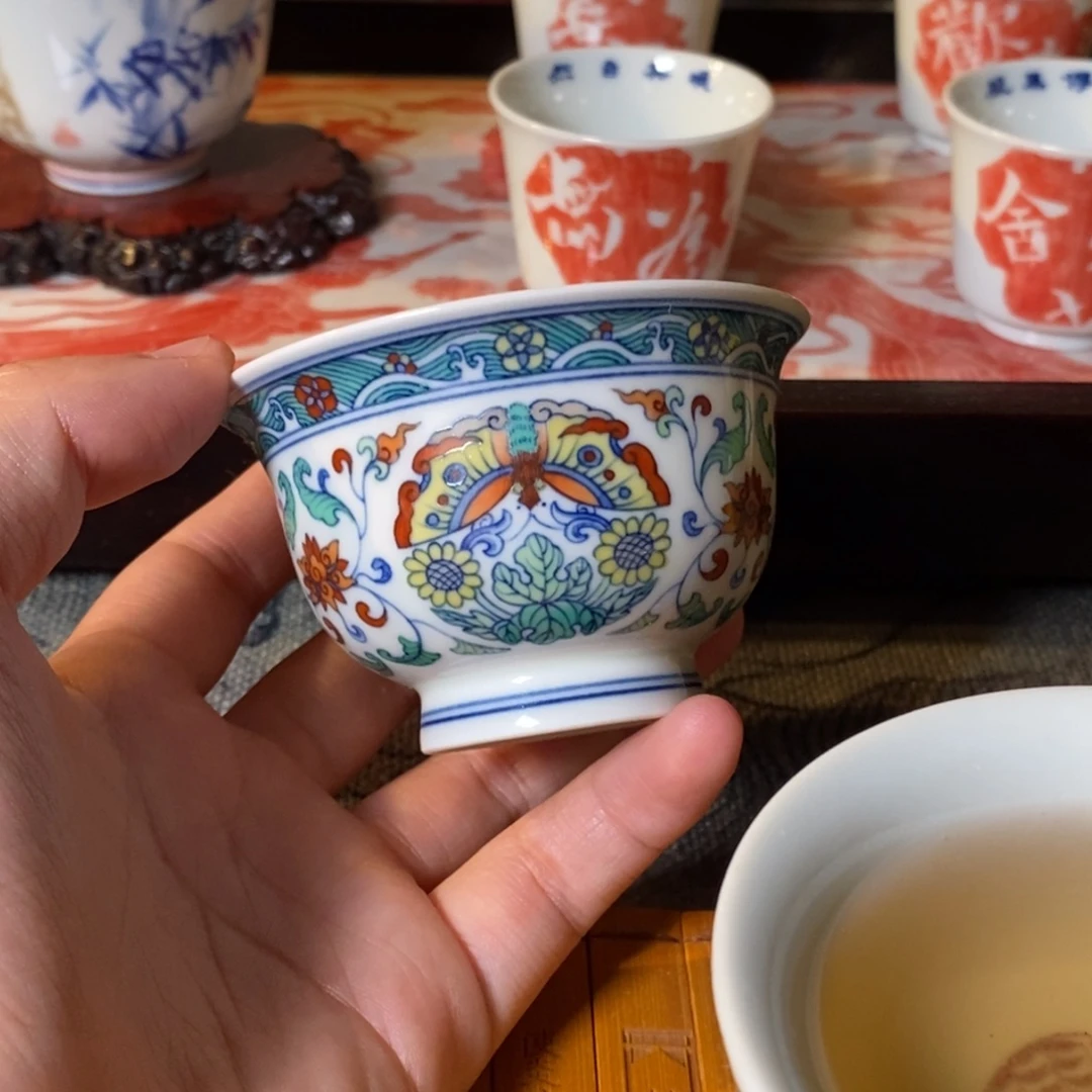 御晴堂斗彩团蝶主人杯