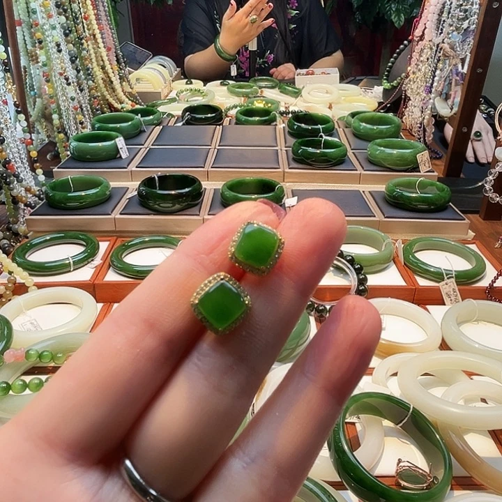 和田玉银S925镀金镶嵌耳钉铭*