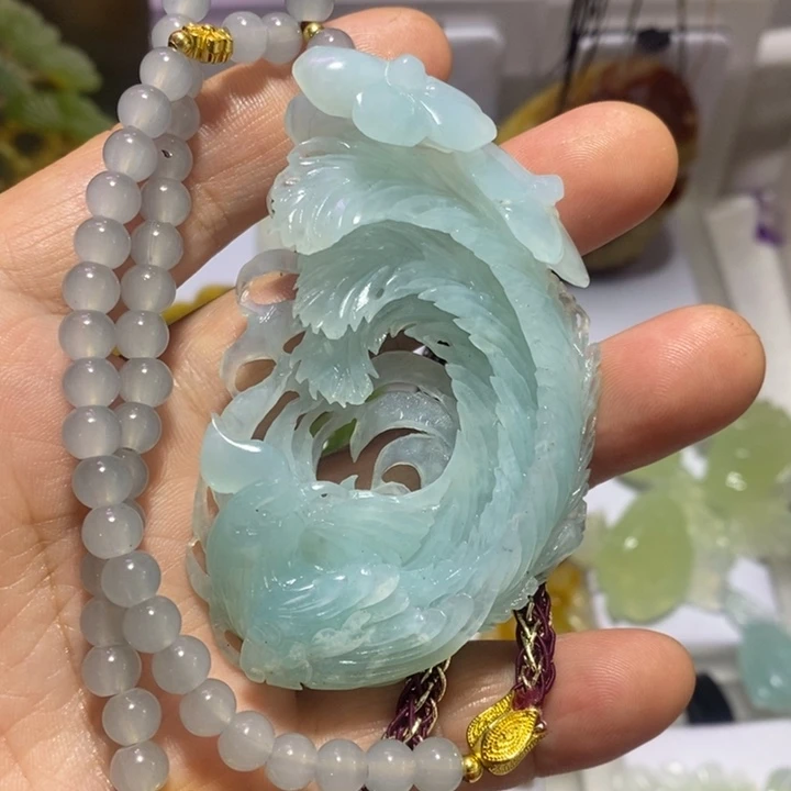 朱***莎蛇纹石玉未镶嵌颈饰