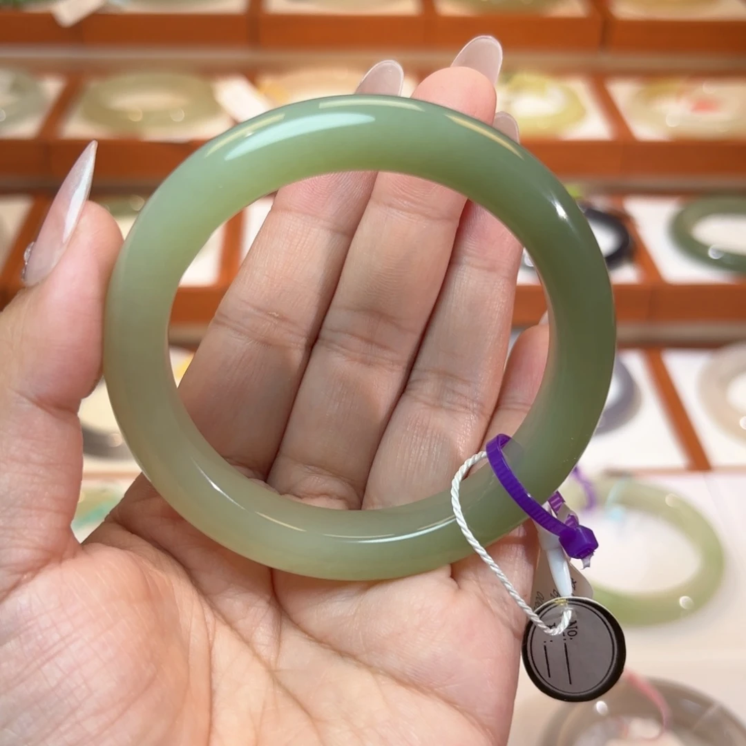 和田玉未镶嵌手镯晴绿渐变手镯