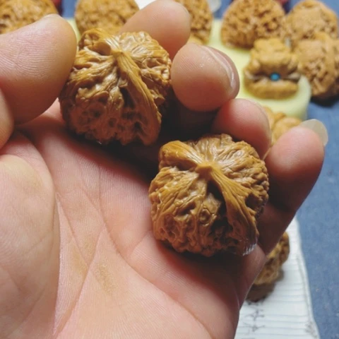 文玩核桃把件宫灯