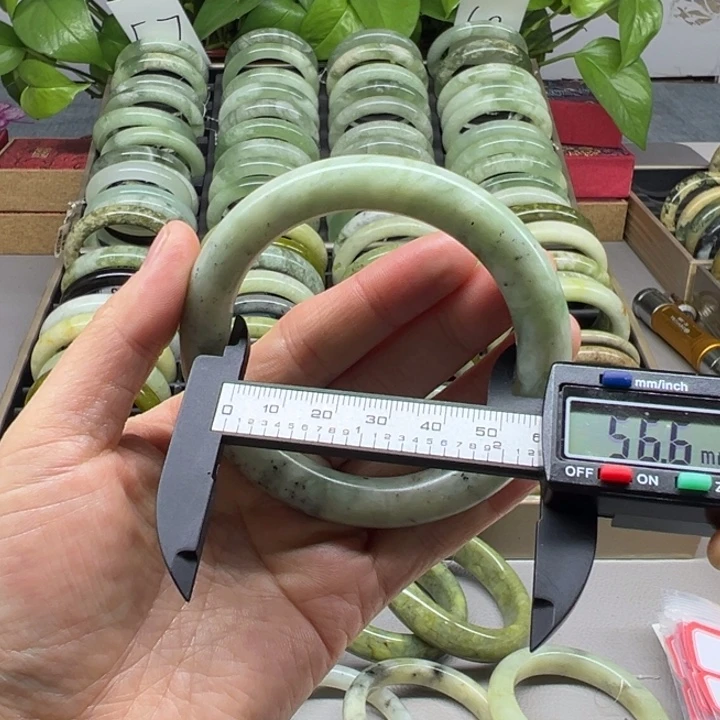 蛇纹石玉未镶嵌手镯87
