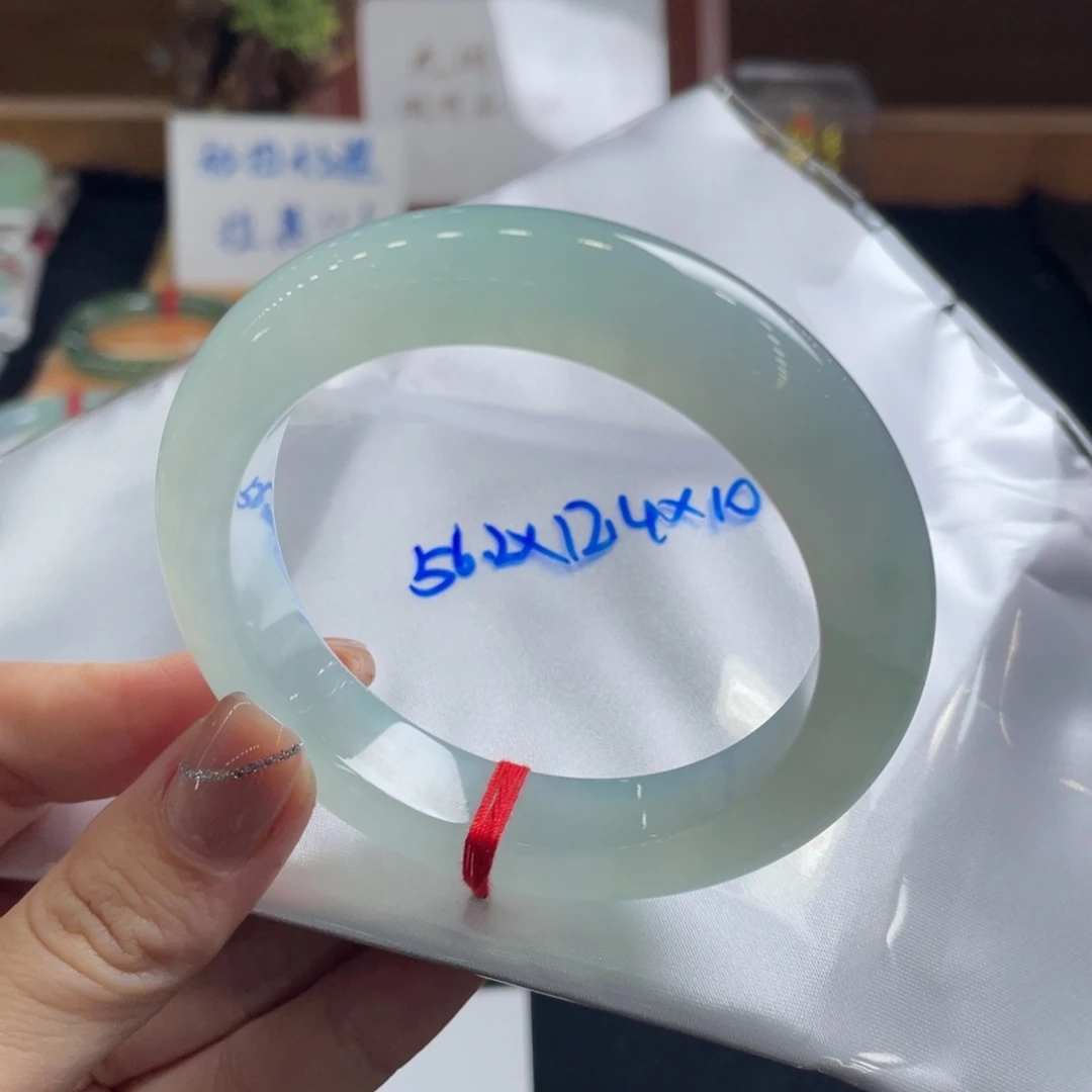 翡翠手镯（圆镯）未镶嵌56.2正