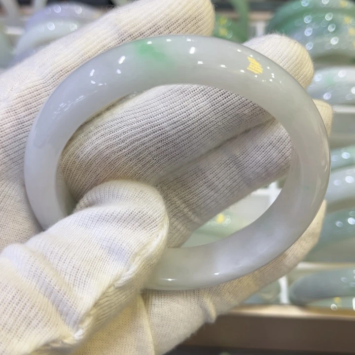 未镶嵌手镯翡翠白底青