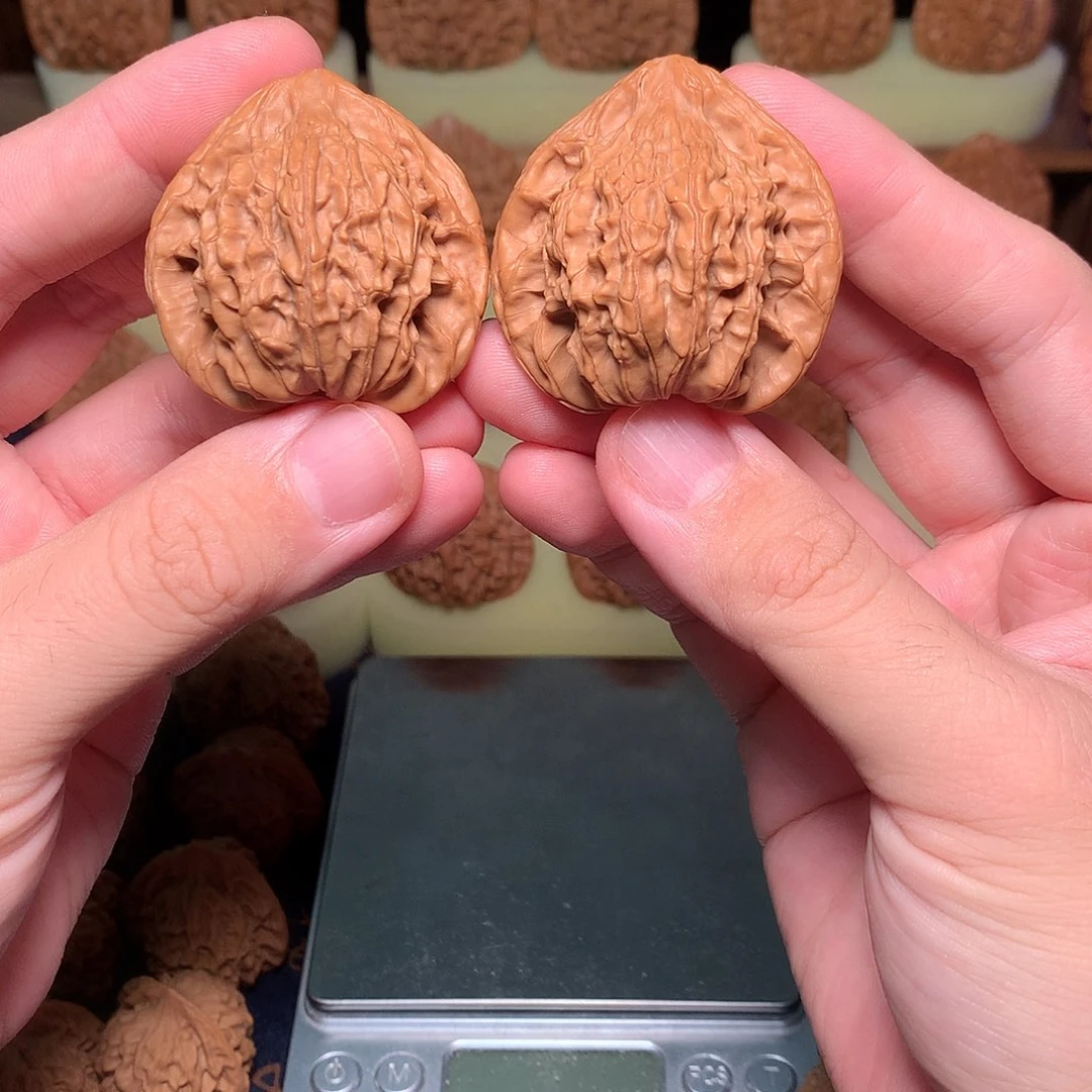 风***行文玩核桃吊坠42秦岭荷叶珊瑚帽