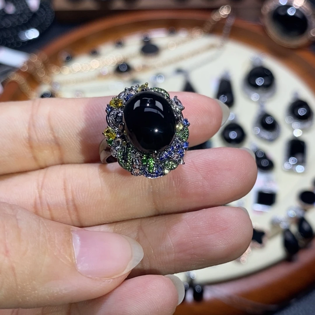 翡翠18K金镶嵌戒指