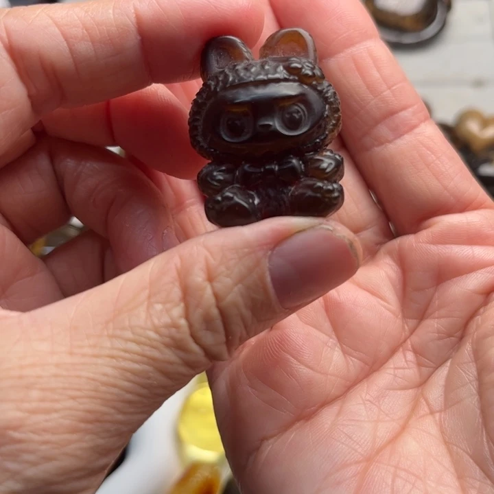 琥珀未镶嵌颈饰拉布布