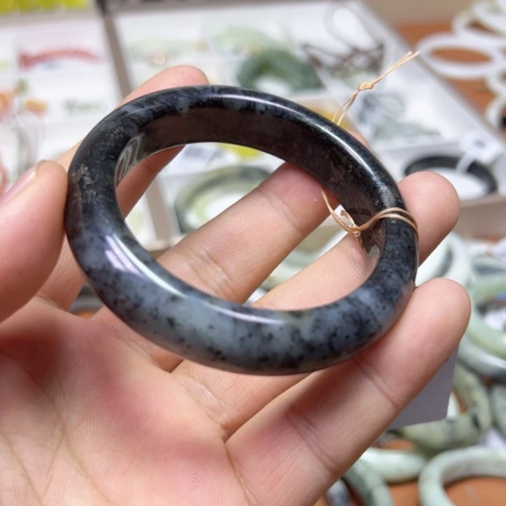 未镶嵌蛇纹石玉手镯凉***?