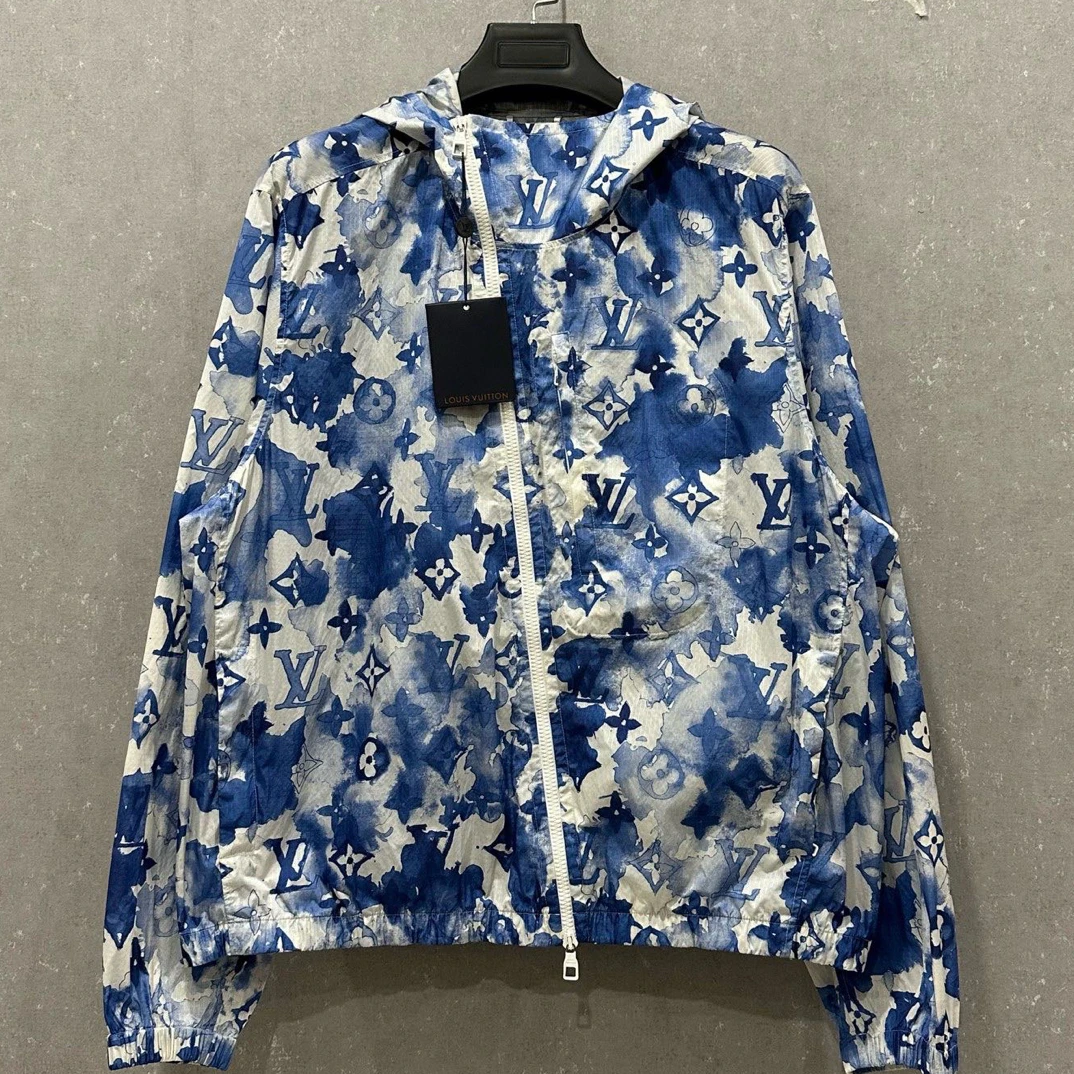 未使用 LouisVuitton/路易威登 满logo斜拉链冲锋衣 50码 006102