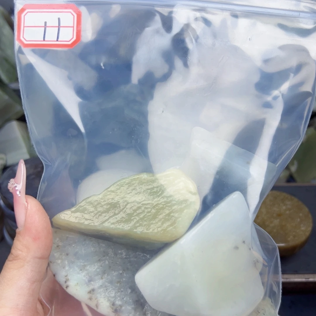 和田玉和田玉边角料未镶嵌