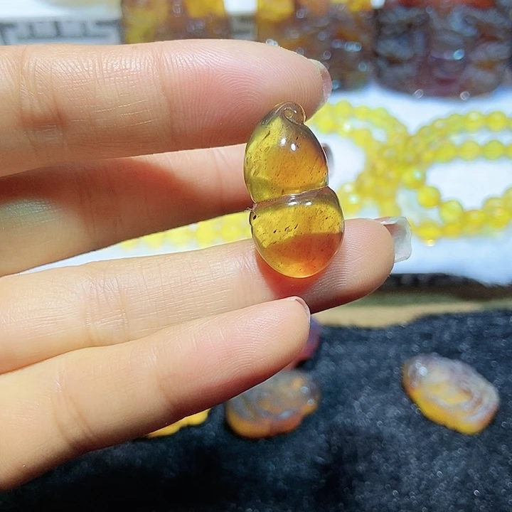 琥珀颈饰未镶嵌葫芦