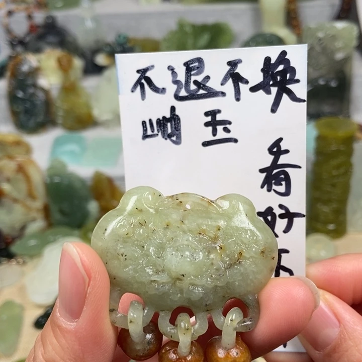 蛇纹石玉颈饰未镶嵌