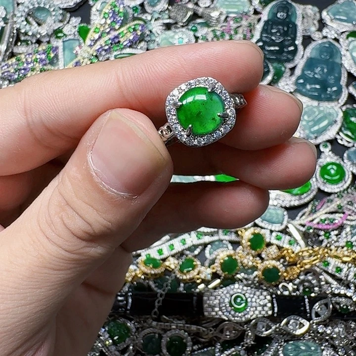 翡翠颈饰未镶嵌天然A货翡翠放漏