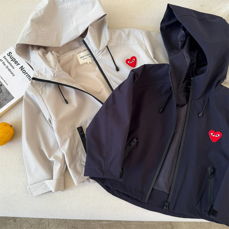 2025秋季新品儿童日系连帽爱心冲锋衣拉链运动休闲拉链衫外套