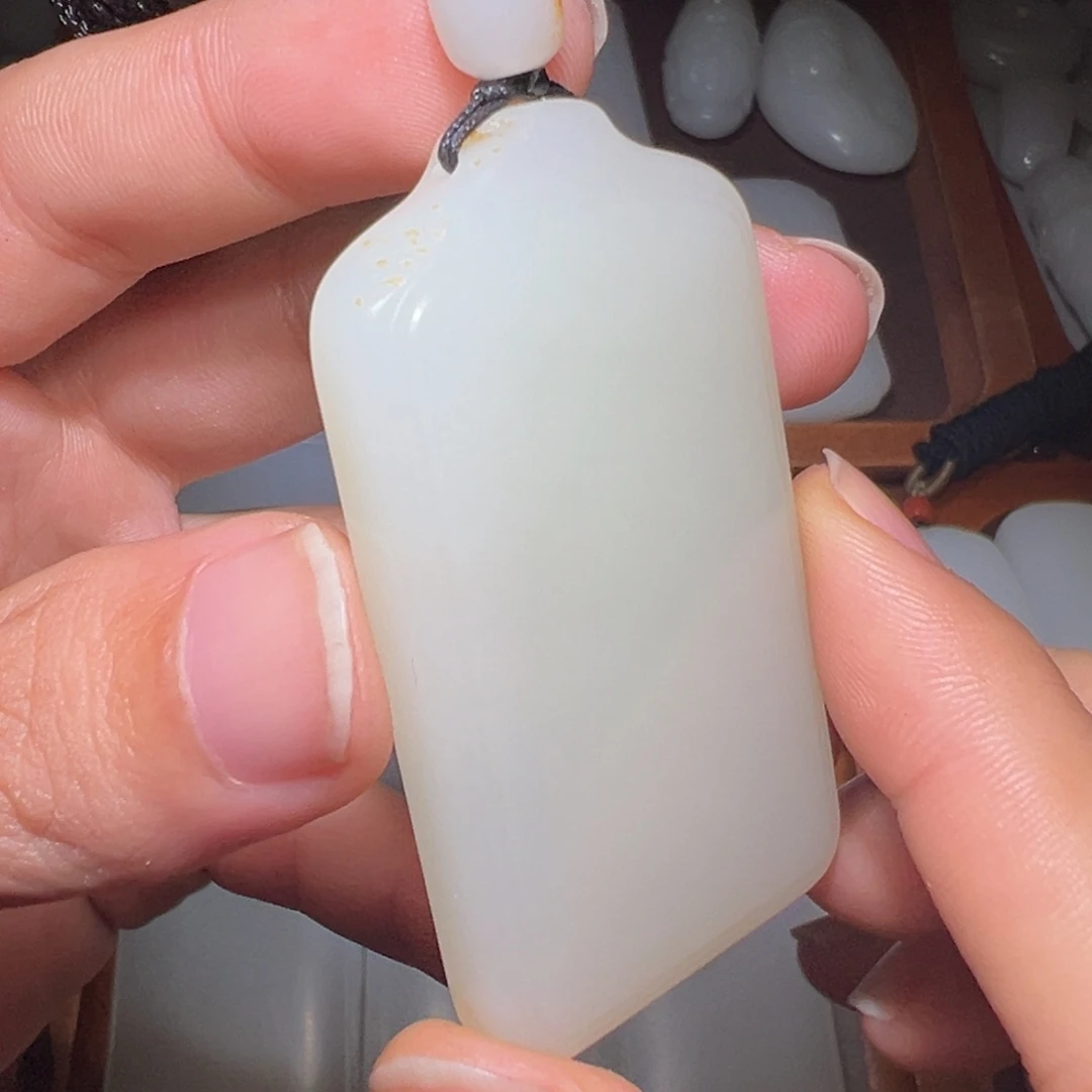 旺***s和田玉未镶嵌挂件