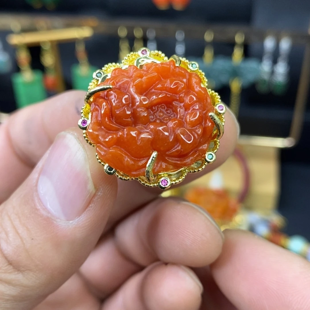 颈饰未镶嵌翡翠戒指