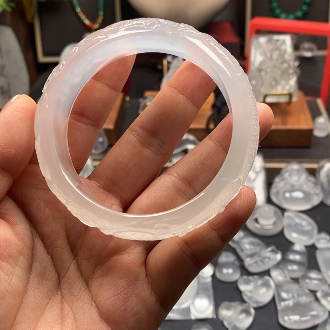 m***0石英质玉未镶嵌颈饰