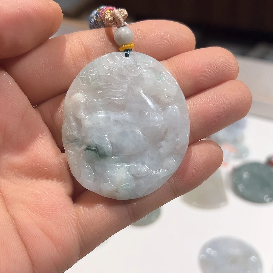 翡翠未镶嵌颈饰挂件