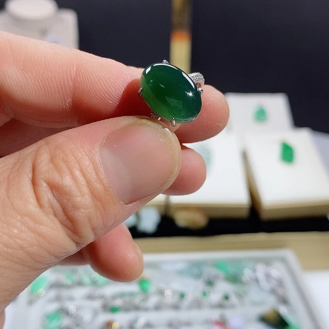 翡翠颈饰银S925镶嵌可*戒面