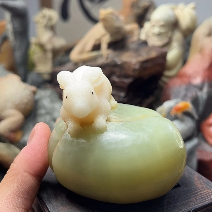 辽宁石小白兔摆件