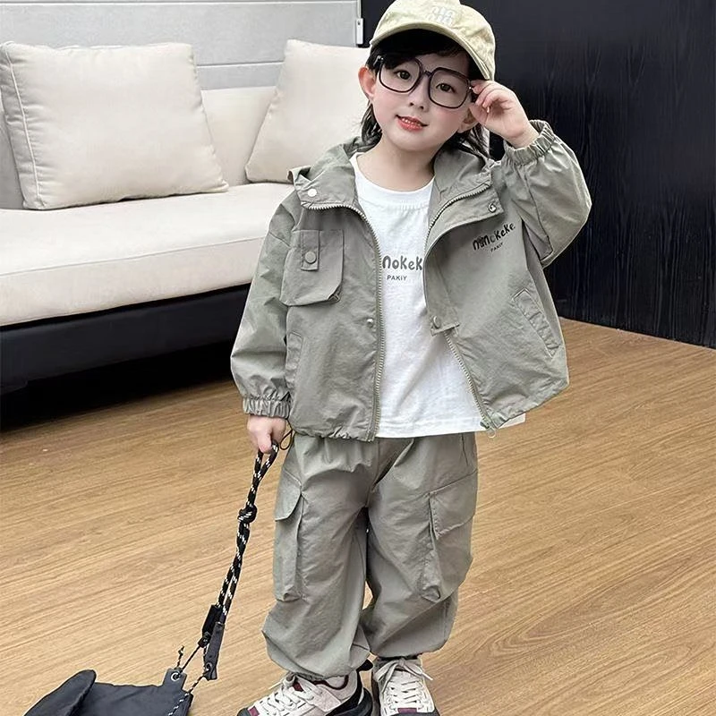 keke男童连帽风衣外套套装2025春秋新款儿童休闲洋气束脚工装裤
