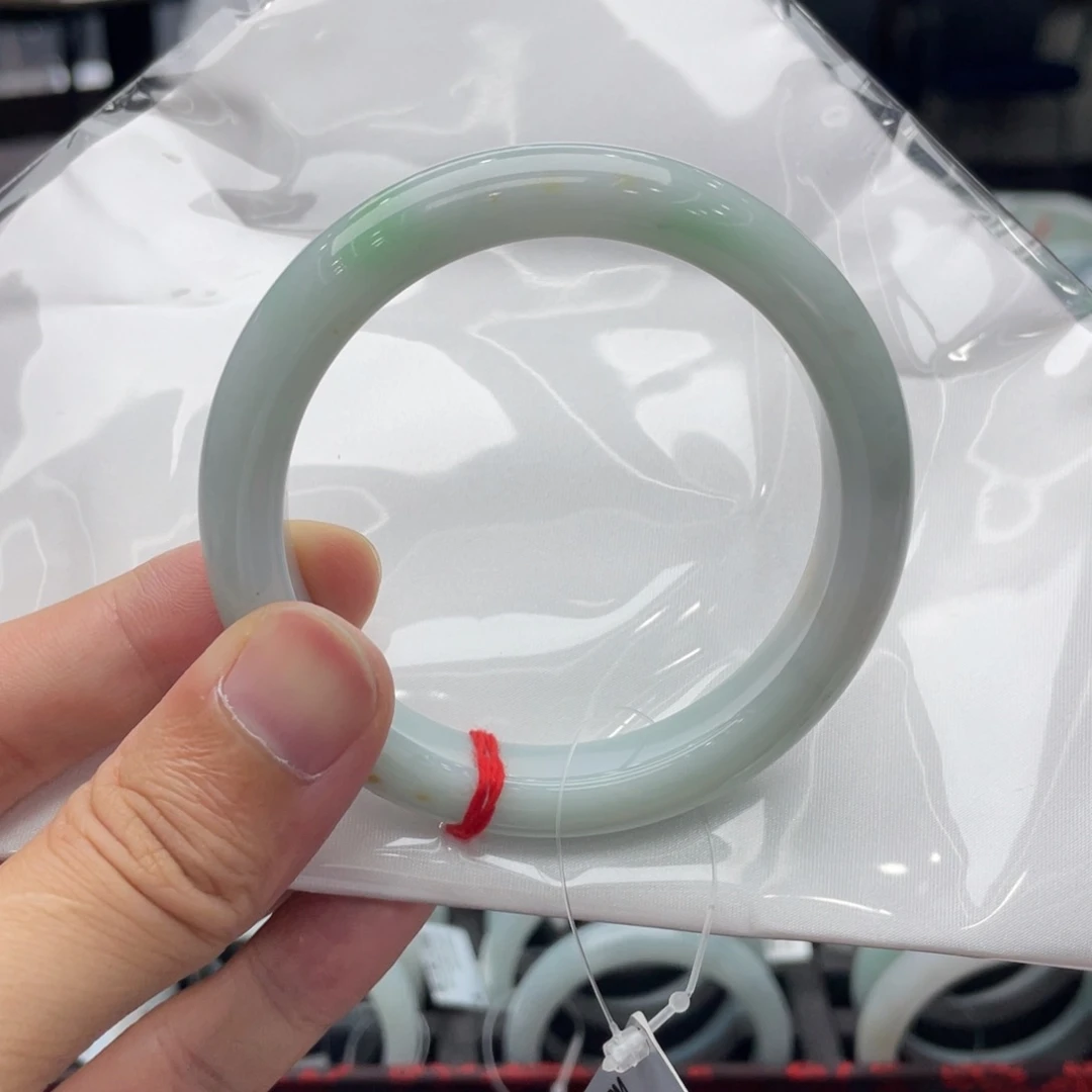 翡翠手镯未镶嵌手镯