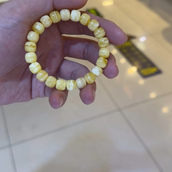 手链琥珀未镶嵌时**逝蜜蜡