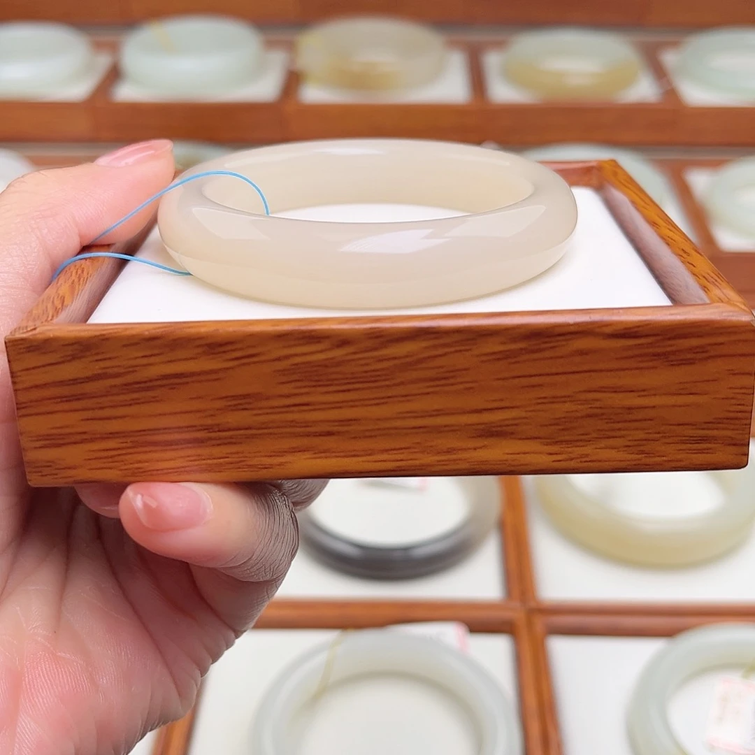 和田玉手镯未镶嵌53.6