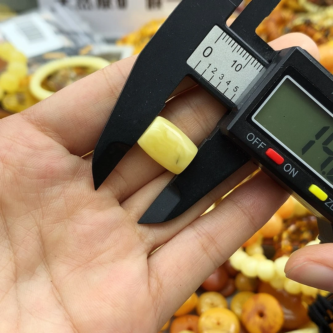 未镶嵌琥珀珠宝奇石