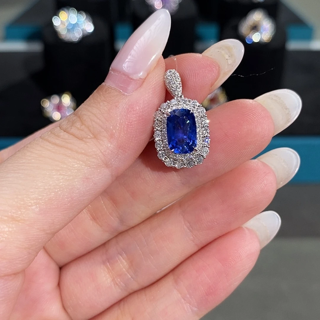 18K金镶嵌颈饰蓝宝石2.19ct皇家蓝AIGS VB