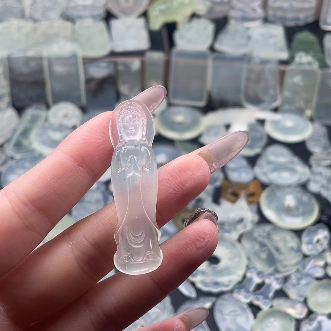 岫玉未镶嵌颈饰观音