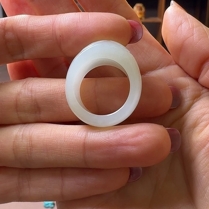 用***8和田玉未镶嵌颈饰