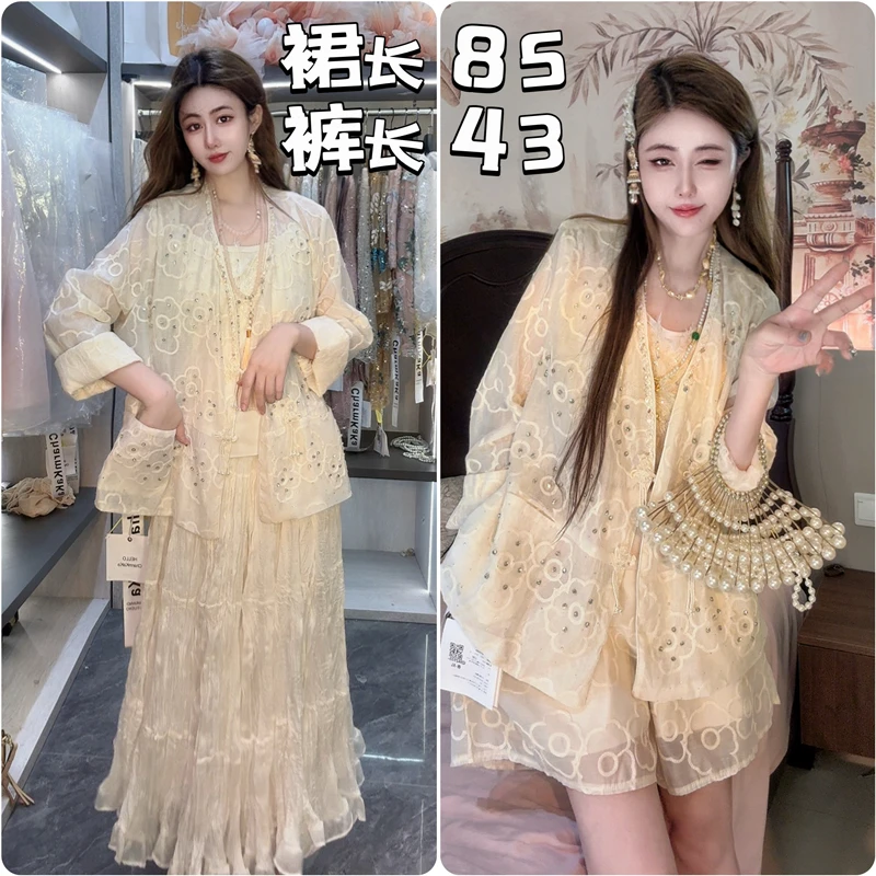 63150贝壳镶边花朵铆钉水钻V领上衣+短裤+褶皱半身裙三件套