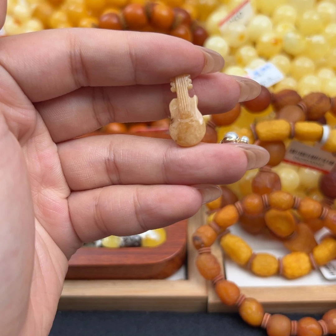 未镶嵌琥珀珠宝奇石