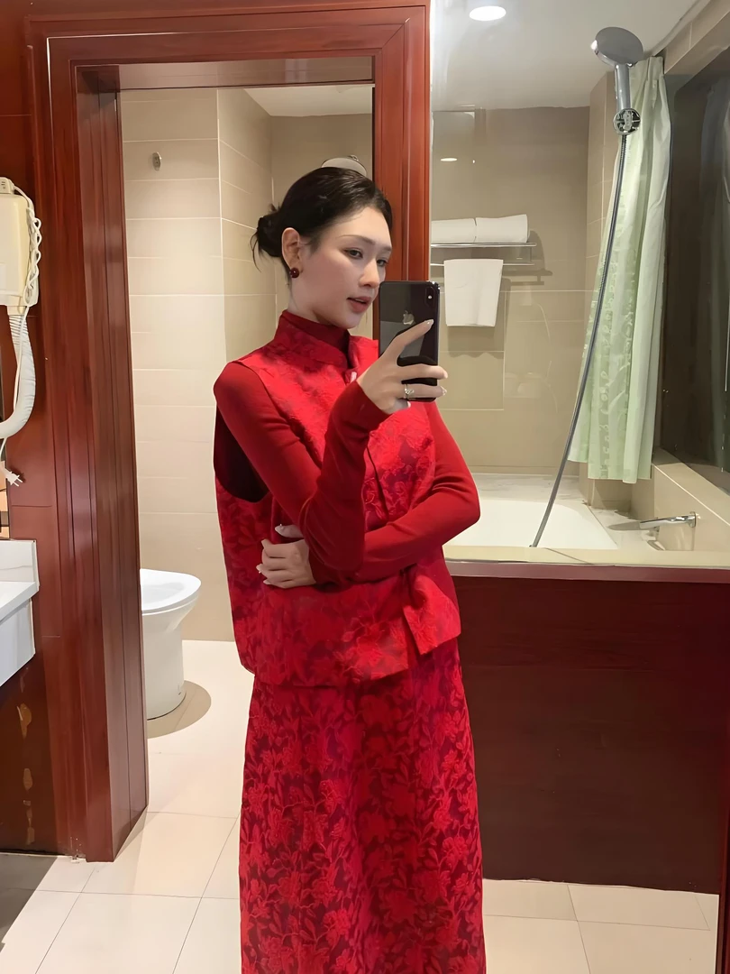 巨好看的早秋一整套新中式红色马甲内搭半身裙贵气感穿搭三件套装