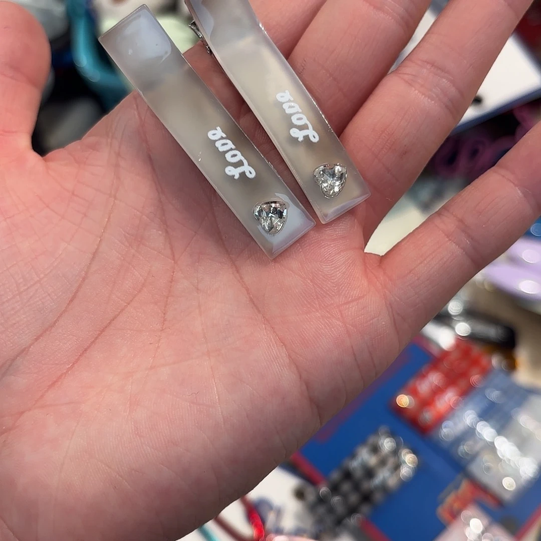 布艺铁合金灰色爱心钻钻压夹